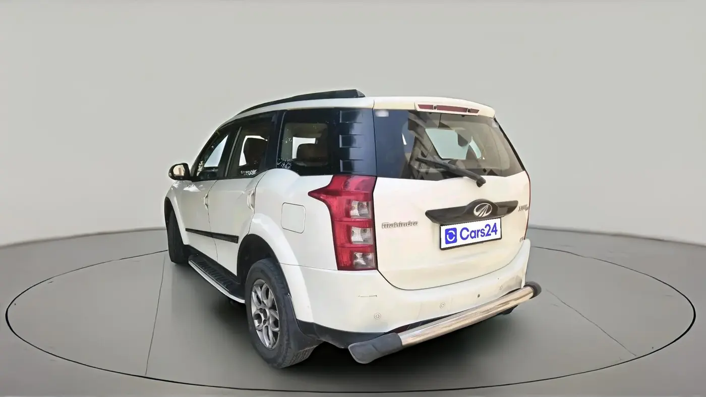 2017 Mahindra XUV500 W6, Diesel, Manual, 2,04,018 km, exterior