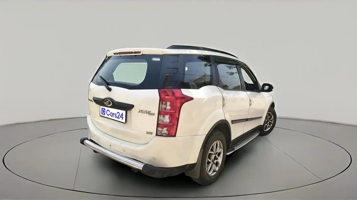 2017 Mahindra XUV500 W6, Diesel, Manual, 2,04,018 km, exterior