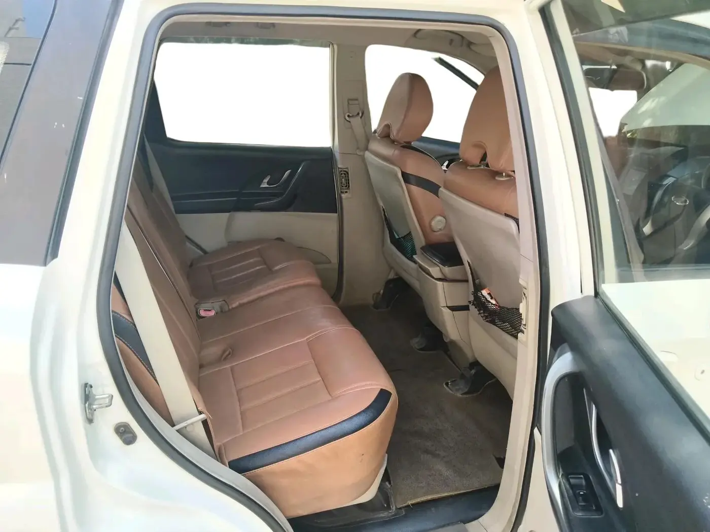 2017 Mahindra XUV500 W6, Diesel, Manual, 2,04,018 km, interior