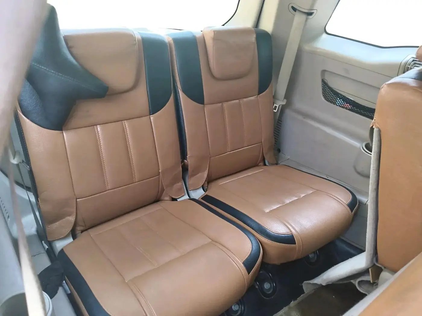 2017 Mahindra XUV500 W6, Diesel, Manual, 2,04,018 km, interior