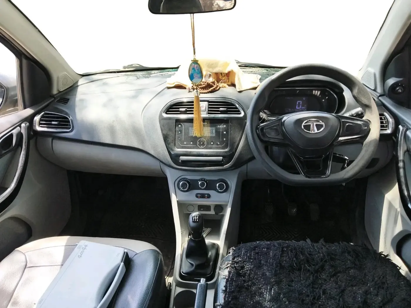 2020 Tata Tiago XT PETROL, Petrol, Manual, 1,33,120 km, interior
