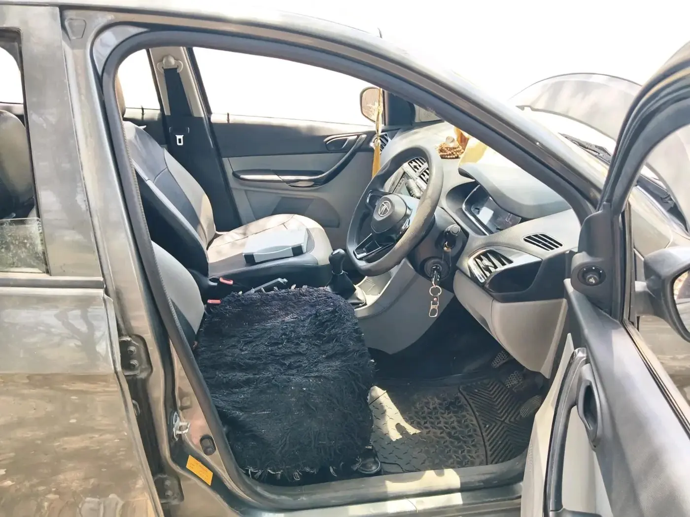 2020 Tata Tiago XT PETROL, Petrol, Manual, 1,33,120 km, interior