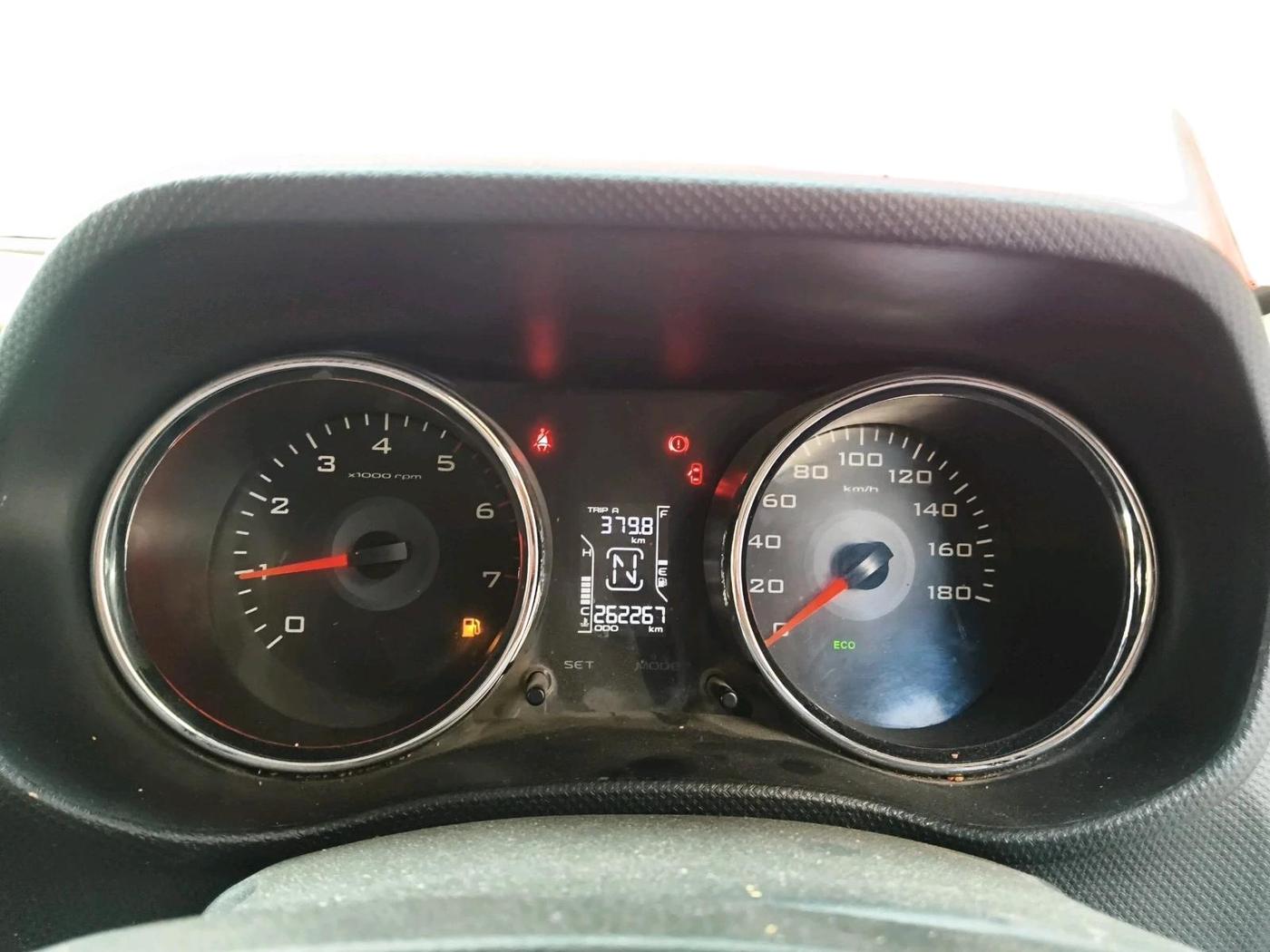 2020 Mahindra TUV300 T10 DUAL TONE, Diesel, Manual, 2,62,267 km, interior