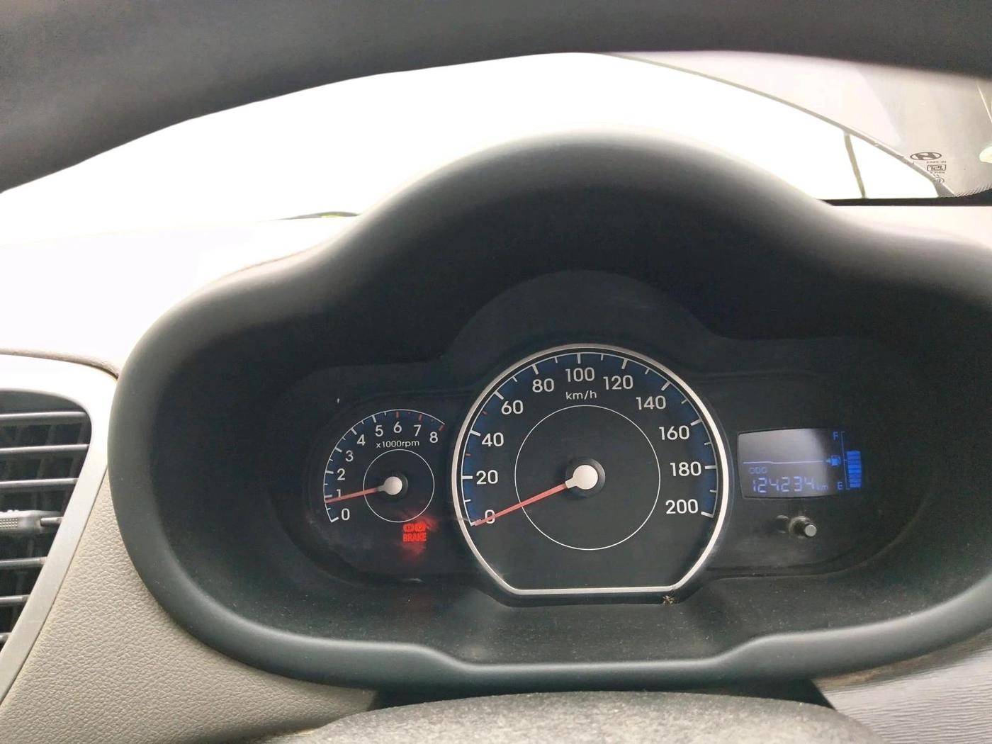 2012 Hyundai i10 MAGNA 1.1, Petrol, Manual, 1,24,234 km, interior