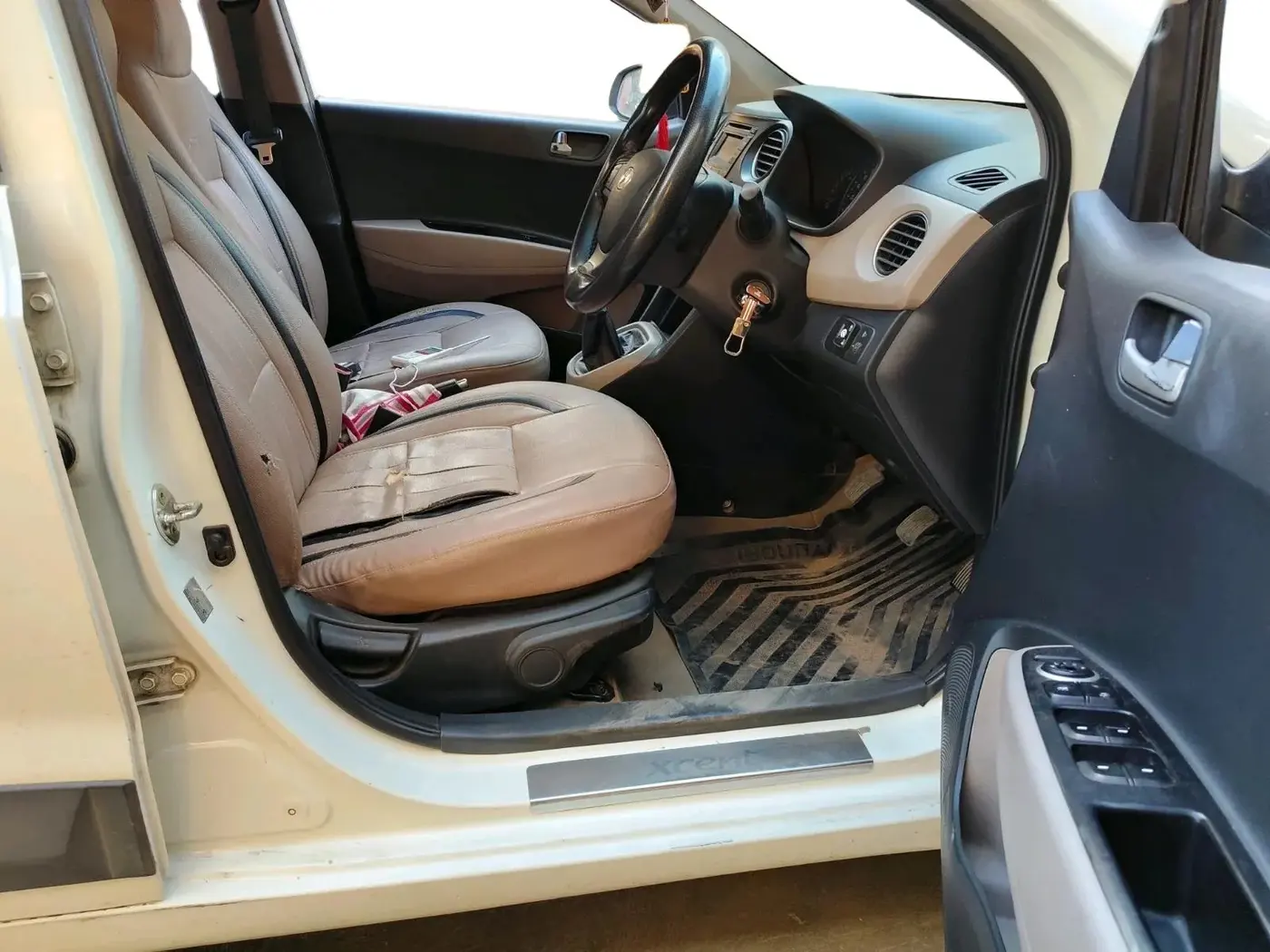 2015 Hyundai Xcent S 1.2, CNG, Manual, 2,69,565 km, interior