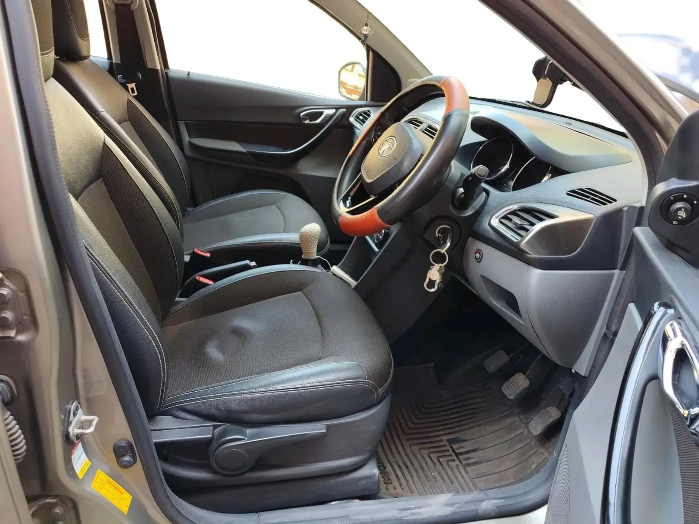 2018 Tata TIGOR XZ PLUS PETROL, CNG, Manual, 56,614 km, interior
