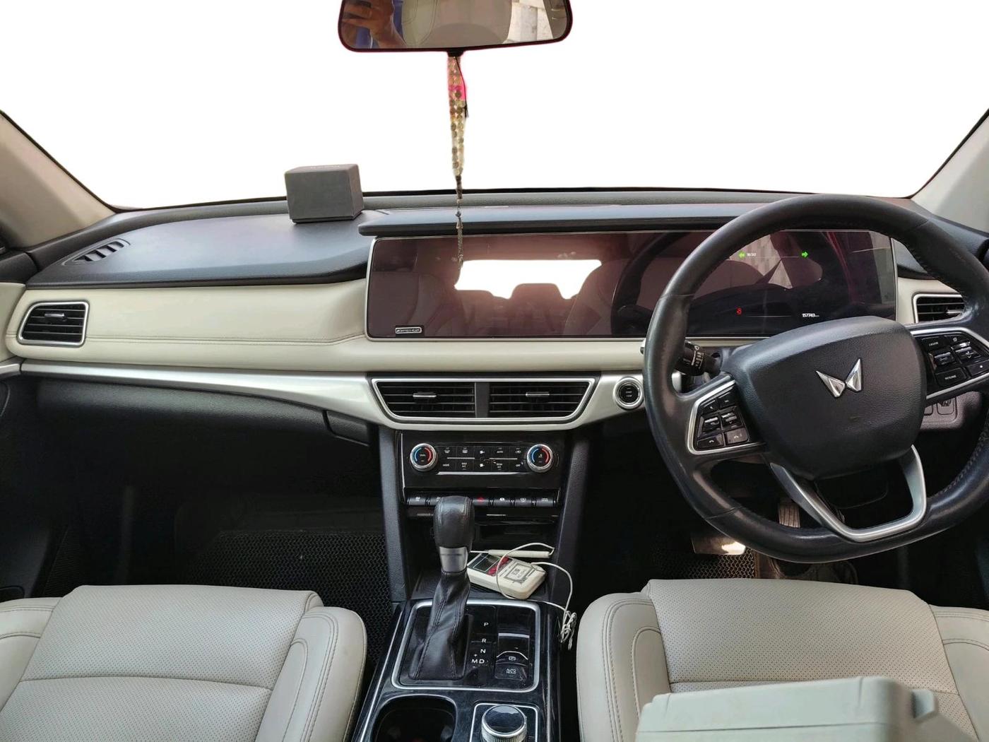 2022 Mahindra XUV700 AX 7 LUXURY D AT 7 STR, Diesel, Automatic, 1,57,743 km, interior