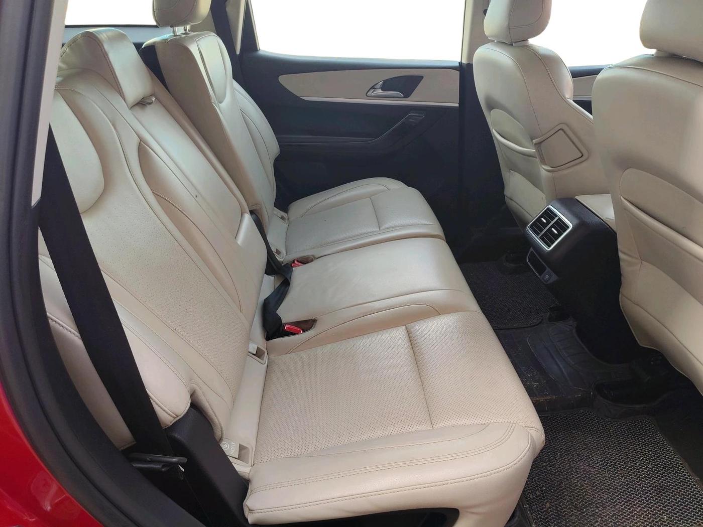 2022 Mahindra XUV700 AX 7 LUXURY D AT 7 STR, Diesel, Automatic, 1,57,743 km, interior