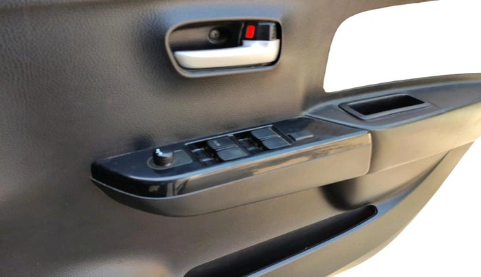 2017 Maruti Wagon R 1.0 VXI AMT, Petrol, Automatic, 98,375 km, interior