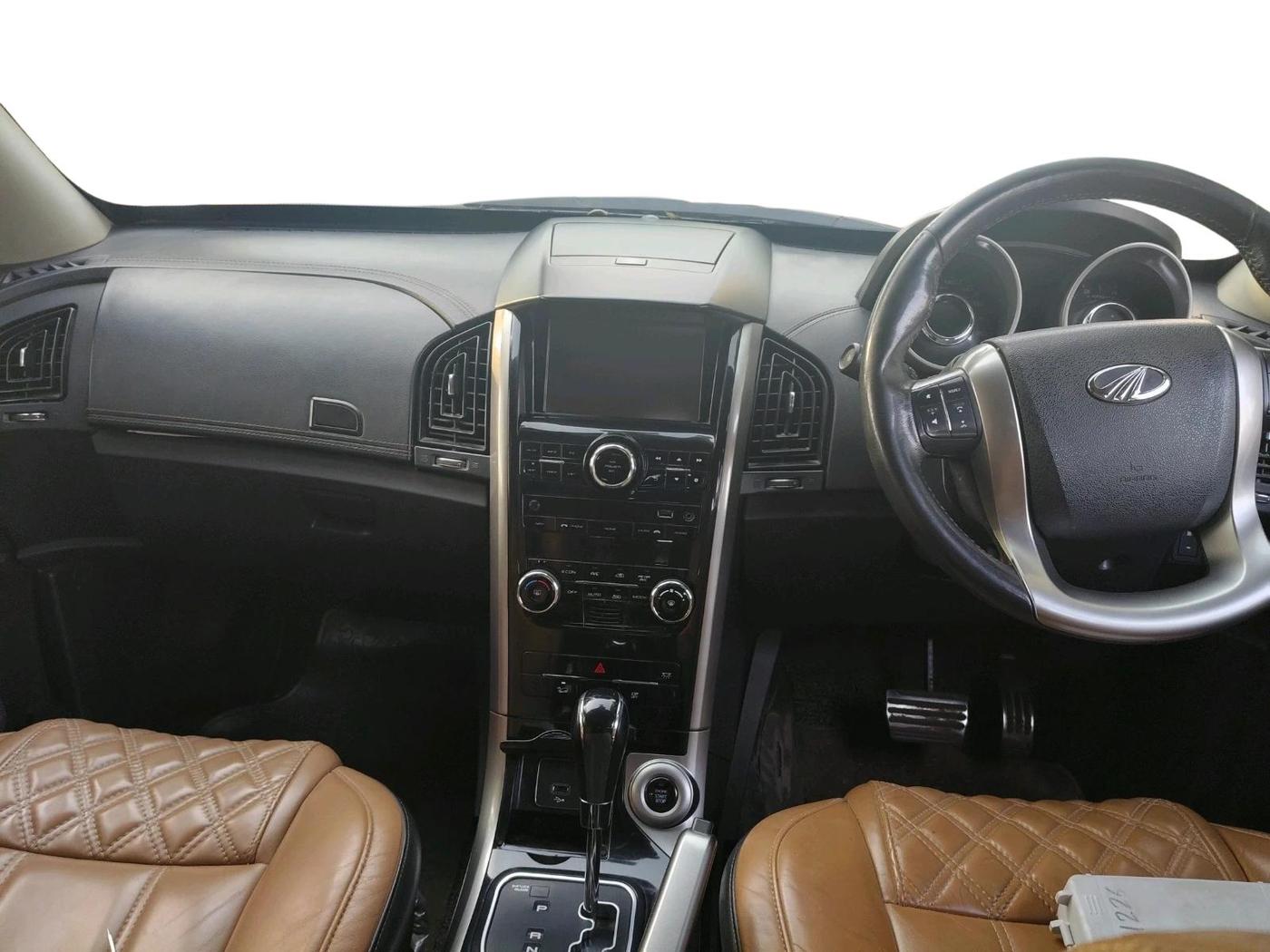 2021 Mahindra XUV500 W11 AT, Diesel, Automatic, 1,27,676 km, interior