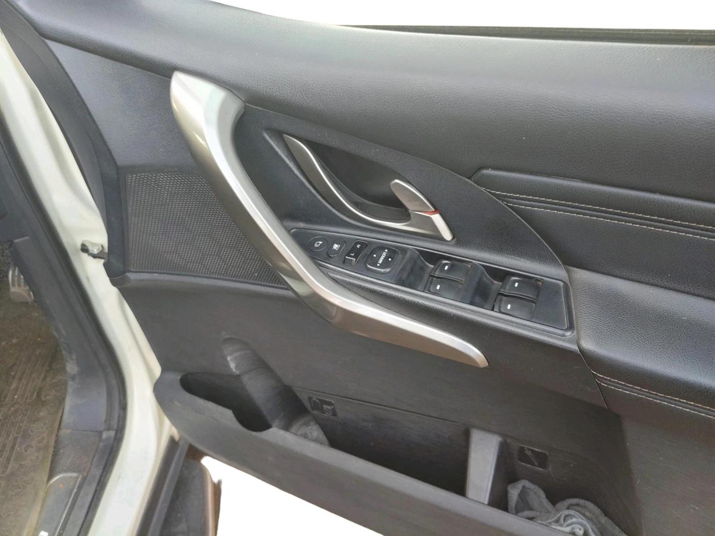 2021 Mahindra XUV500 W11 AT, Diesel, Automatic, 1,27,676 km, interior