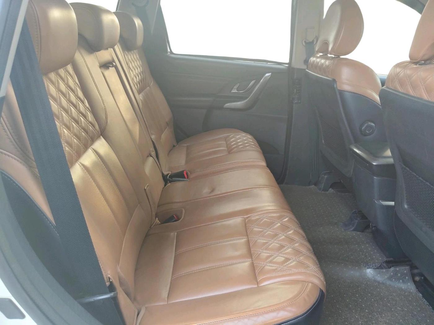 2021 Mahindra XUV500 W11 AT, Diesel, Automatic, 1,27,676 km, interior