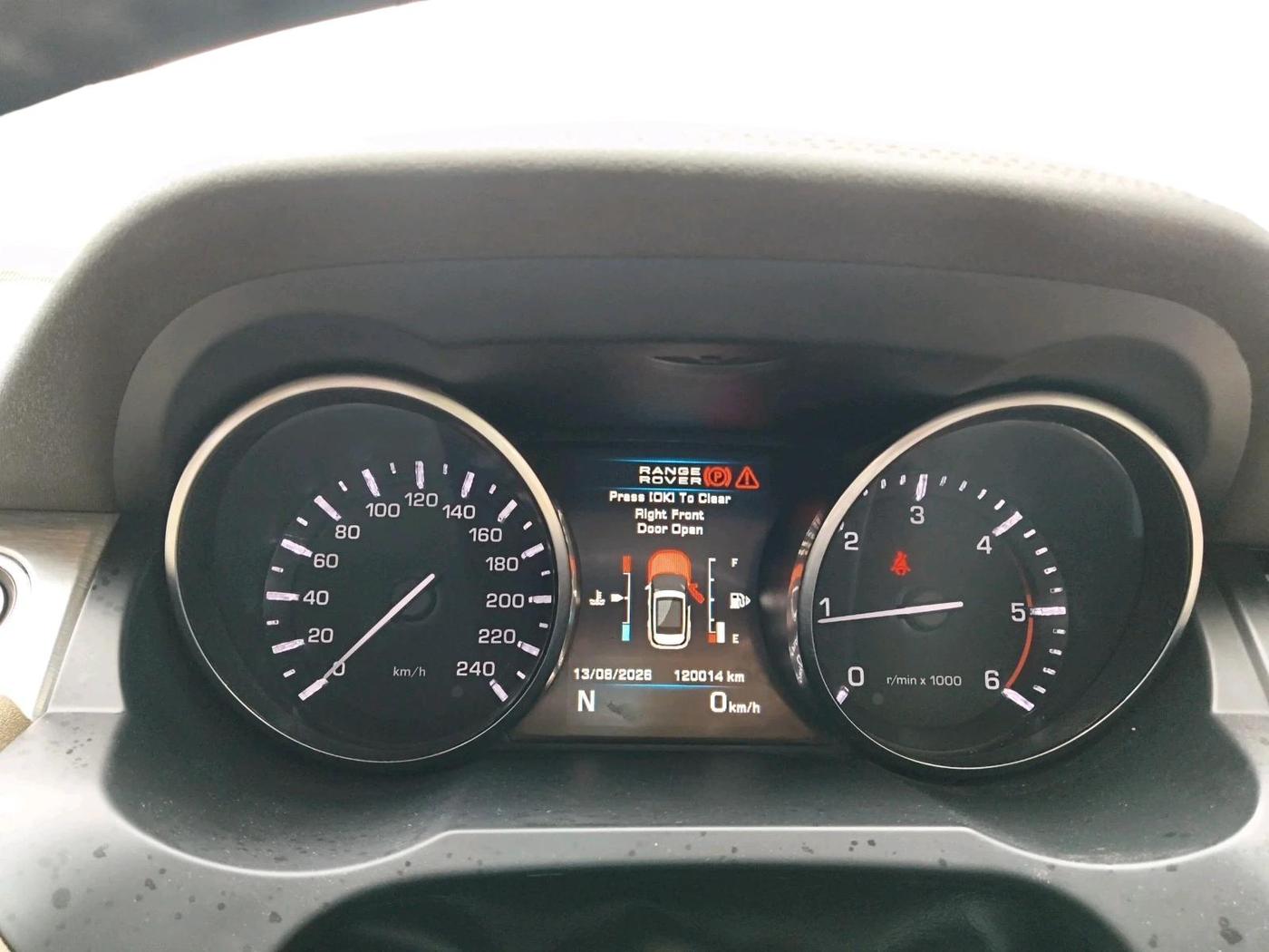 2013 Landrover Range Rover Evoque DYNAMIC SD4, Diesel, Automatic, 1,20,014 km, interior