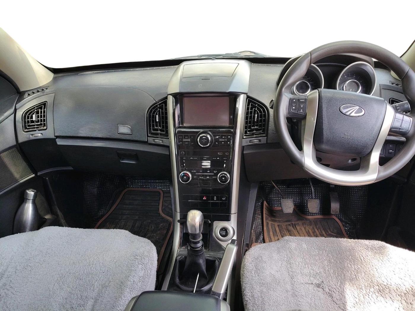 2021 Mahindra XUV500 W7, Diesel, Manual, 84,072 km, interior