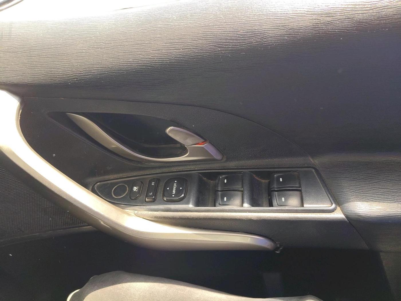 2021 Mahindra XUV500 W7, Diesel, Manual, 84,072 km, interior