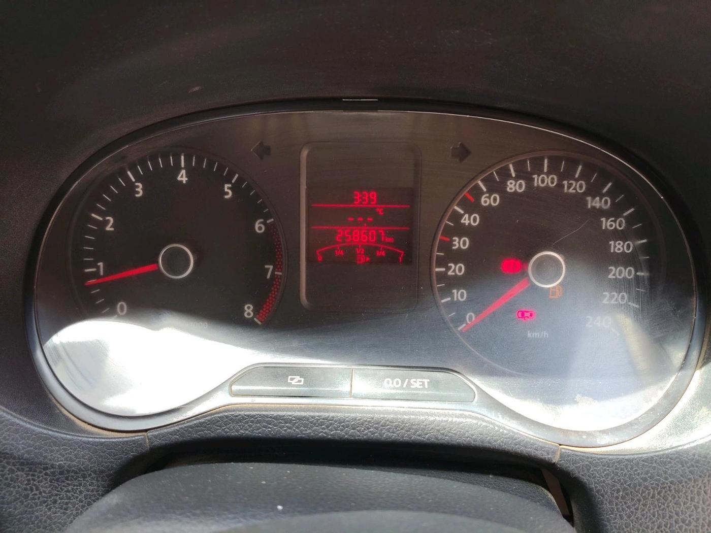 2010 Volkswagen Polo COMFORTLINE 1.2L PETROL, Petrol, Manual, 2,58,607 km, interior