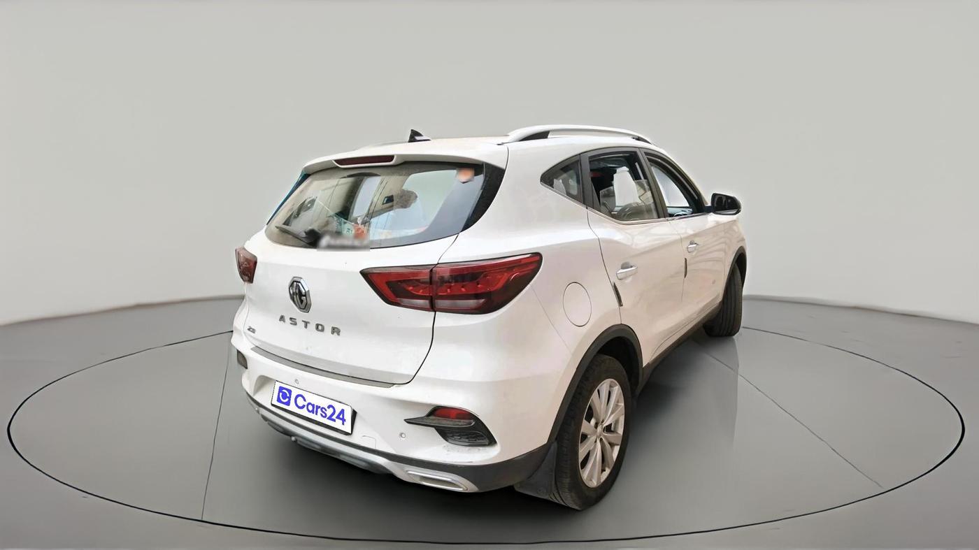 2024 MG ASTOR Select 1.5 MT (Ivory), Petrol, Manual, 10,500 km, exterior