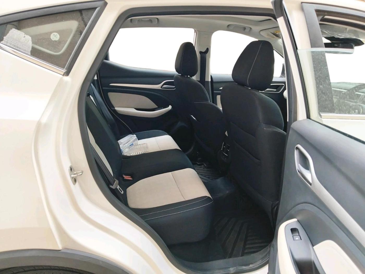 2024 MG ASTOR Select 1.5 MT (Ivory), Petrol, Manual, 10,500 km, interior