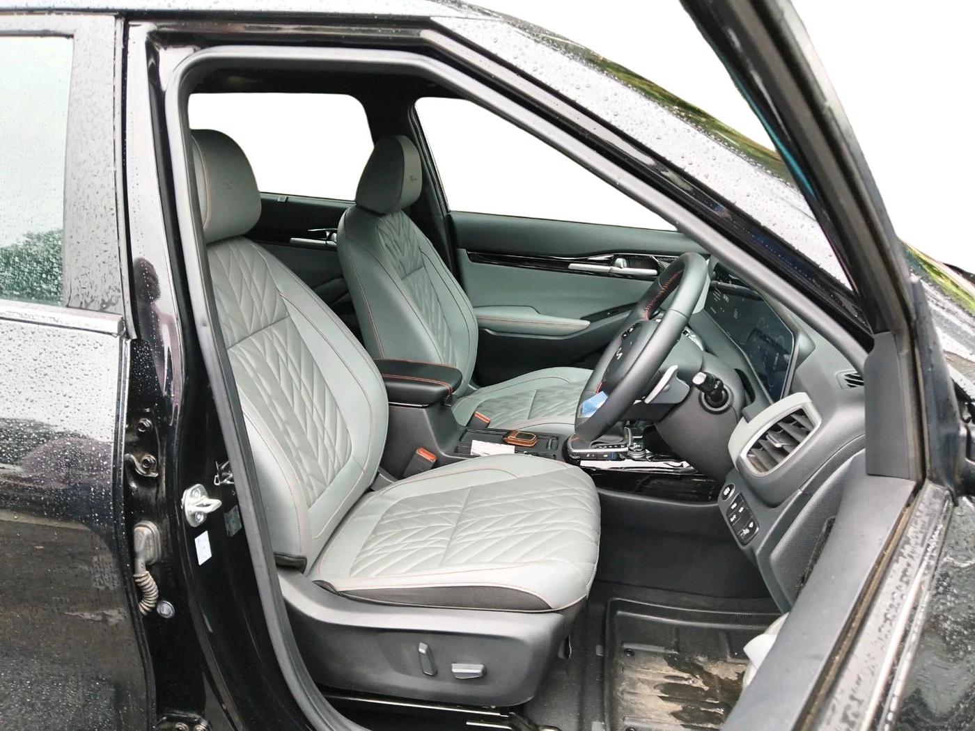 2025 KIA SELTOS  X LINE 1.5 TURBO PETROL DCT, Petrol, Automatic, 4,641 km, interior