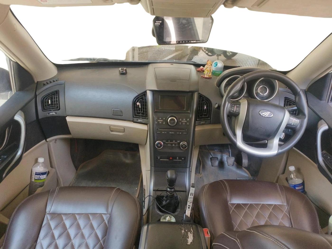 2015 Mahindra XUV500 W6, Diesel, Manual, 1,12,462 km, interior