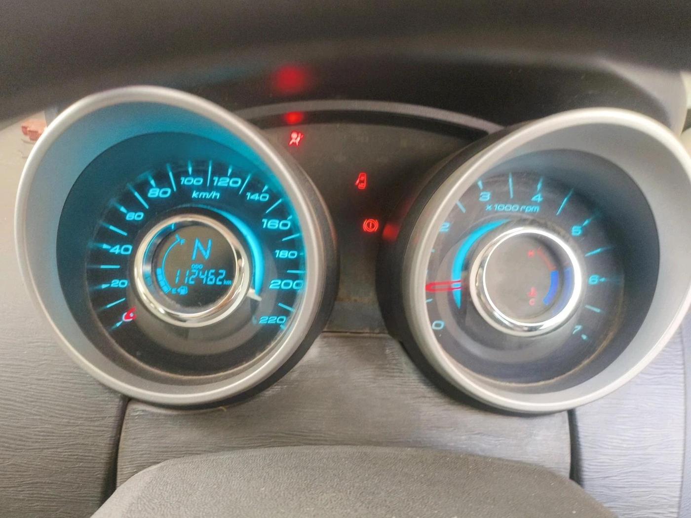 2015 Mahindra XUV500 W6, Diesel, Manual, 1,12,462 km, interior