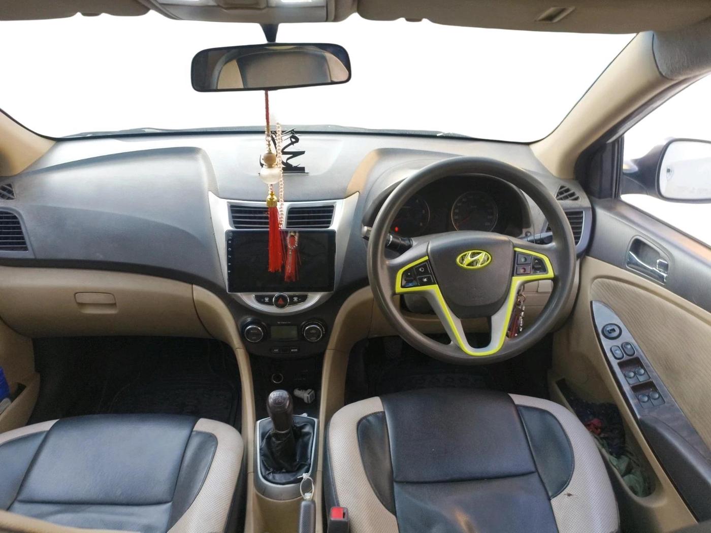 2011 Hyundai Verna FLUIDIC 1.6 CRDI EX, Diesel, Manual, 20,10,000 km, interior