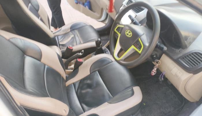 2011 Hyundai Verna FLUIDIC 1.6 CRDI EX, Diesel, Manual, 20,10,000 km, interior