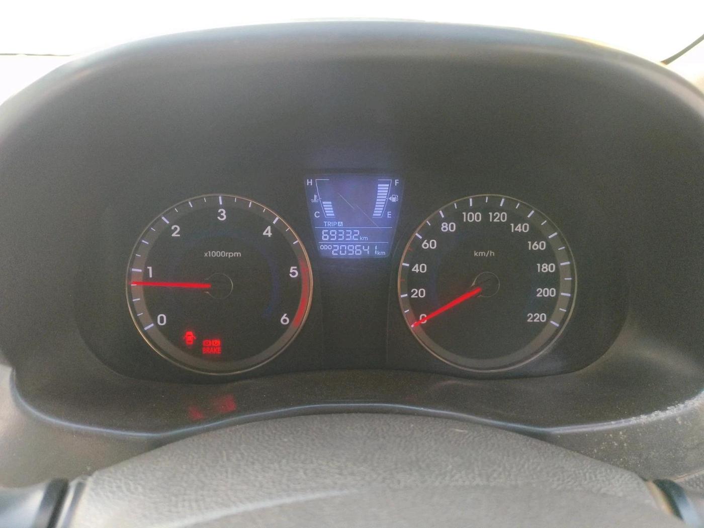 2011 Hyundai Verna FLUIDIC 1.6 CRDI EX, Diesel, Manual, 20,10,000 km, interior
