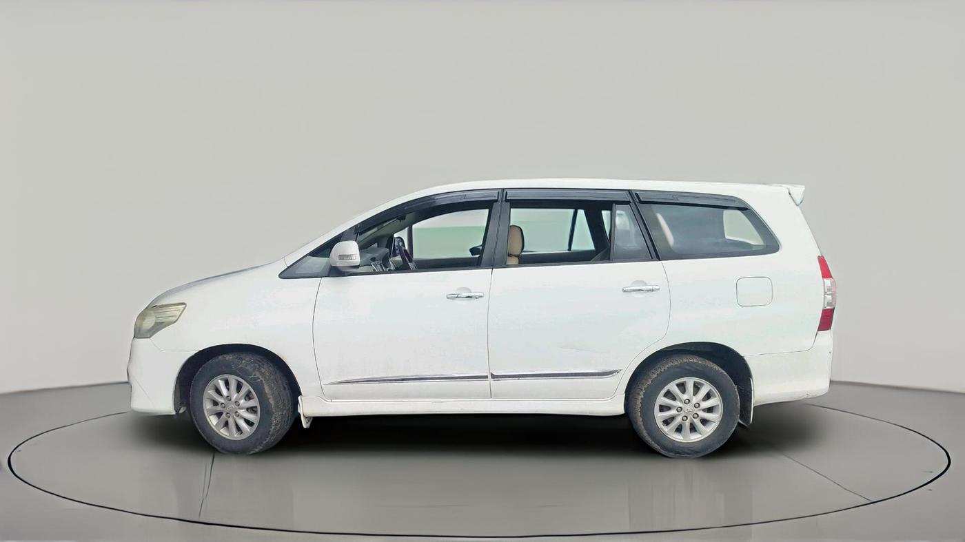 2014 Toyota Innova 2.5 VX 7 STR, Diesel, Manual, 1,36,893 km, exterior