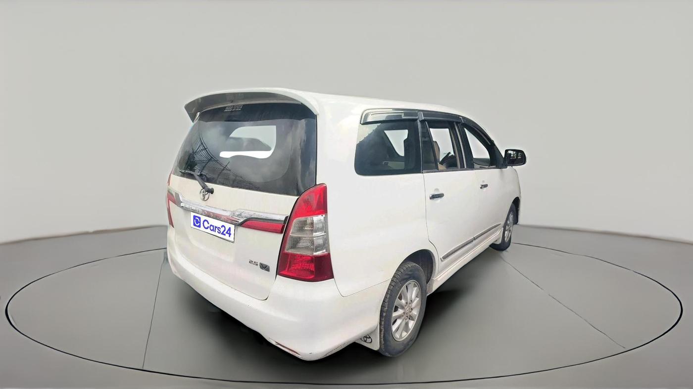 2014 Toyota Innova 2.5 VX 7 STR, Diesel, Manual, 1,36,893 km, exterior