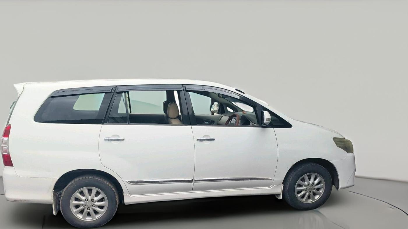2014 Toyota Innova 2.5 VX 7 STR, Diesel, Manual, 1,36,893 km, exterior
