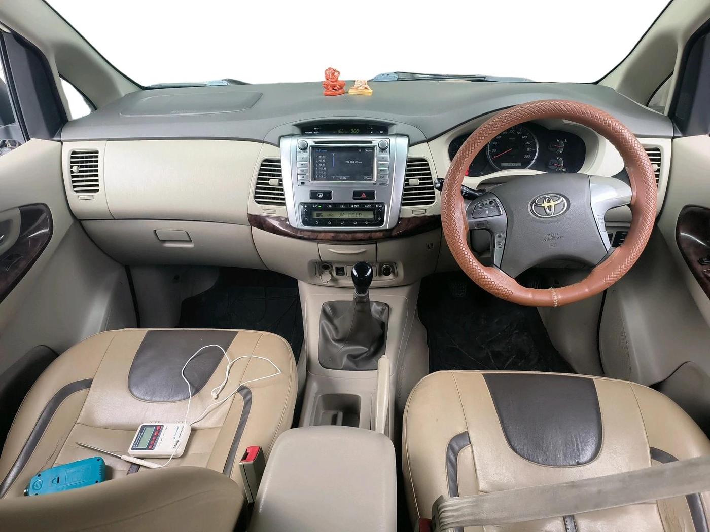 2014 Toyota Innova 2.5 VX 7 STR, Diesel, Manual, 1,36,893 km, interior