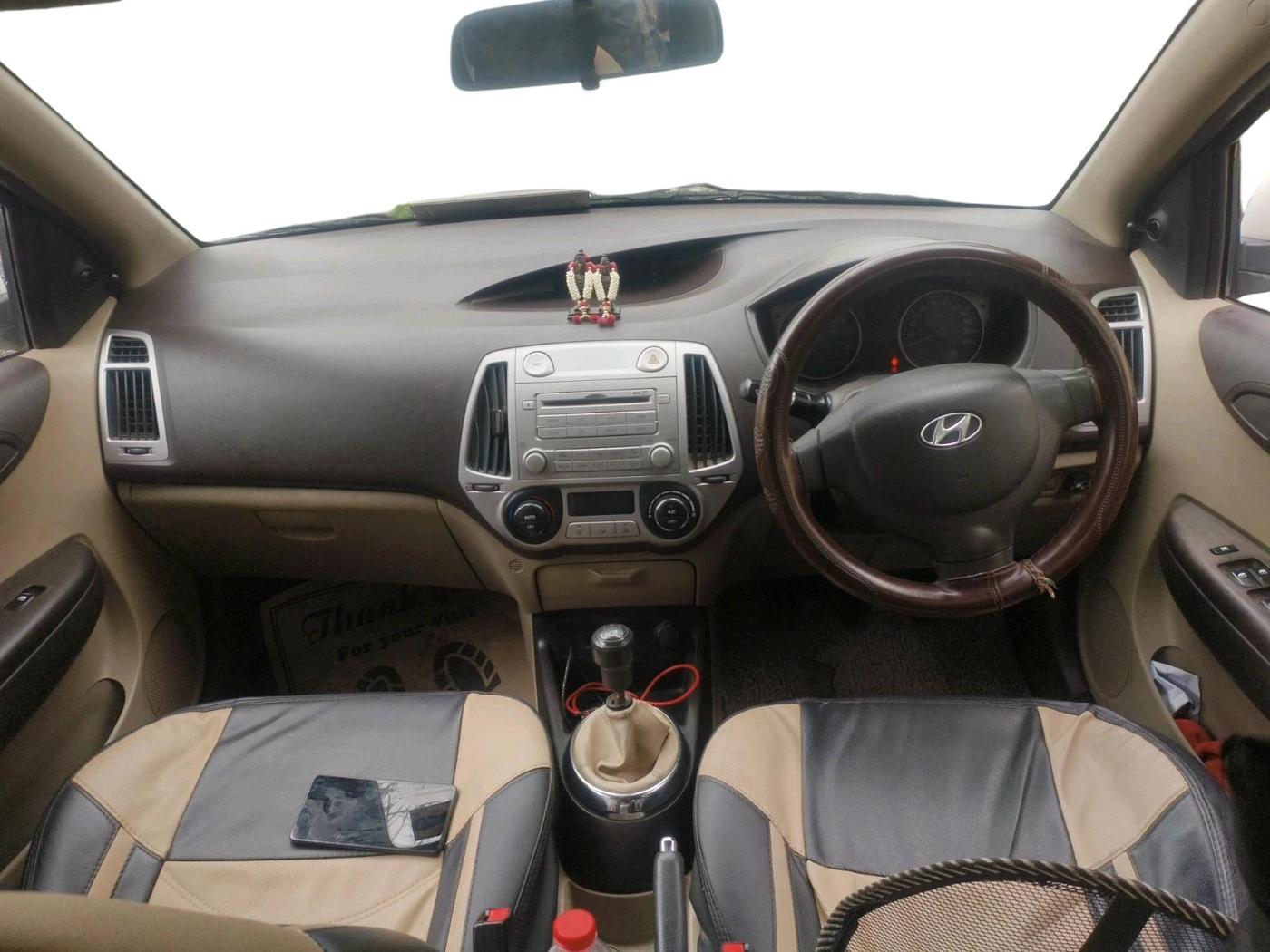 2011 Hyundai i20 MAGNA 1.2, CNG, Manual, 1,21,182 km, interior
