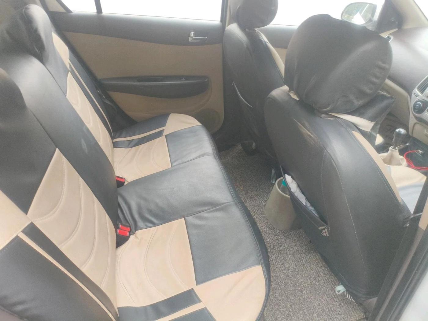 2011 Hyundai i20 MAGNA 1.2, CNG, Manual, 1,21,182 km, interior