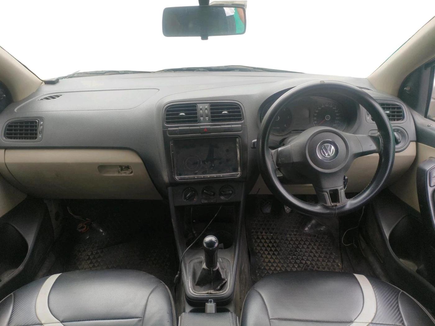 2011 Volkswagen Polo COMFORTLINE 1.2L, Diesel, Manual, 1,20,422 km, interior