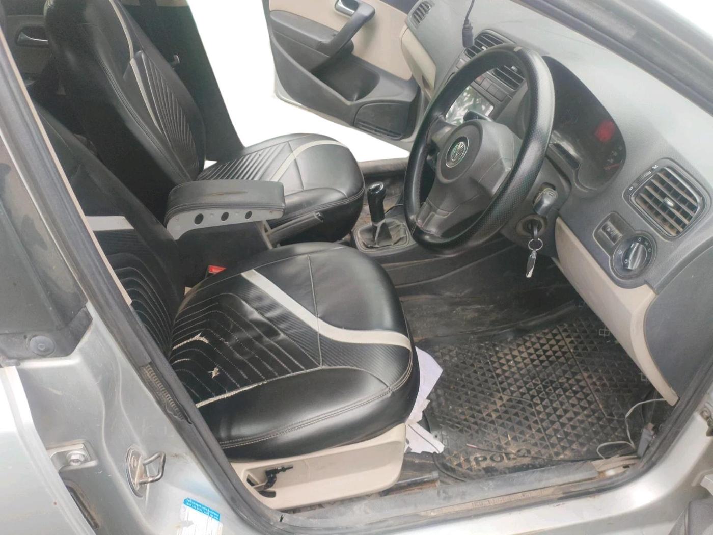 2011 Volkswagen Polo COMFORTLINE 1.2L, Diesel, Manual, 1,20,422 km, interior