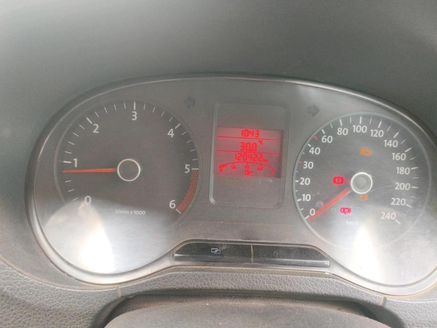 2011 Volkswagen Polo COMFORTLINE 1.2L, Diesel, Manual, 1,20,422 km, interior
