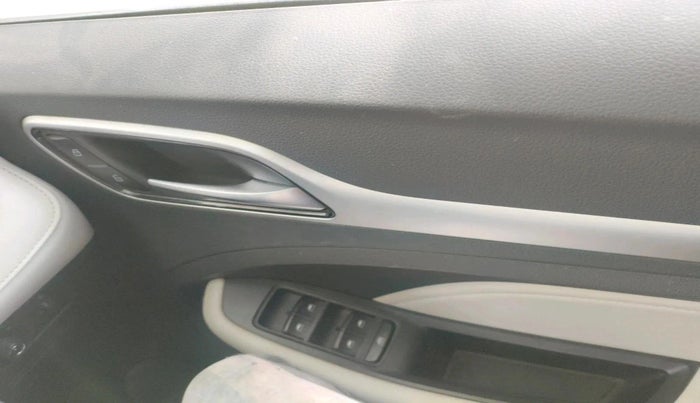 2022 MG ASTOR SHARP 1.5 CVT, Petrol, Automatic, 33,865 km, interior