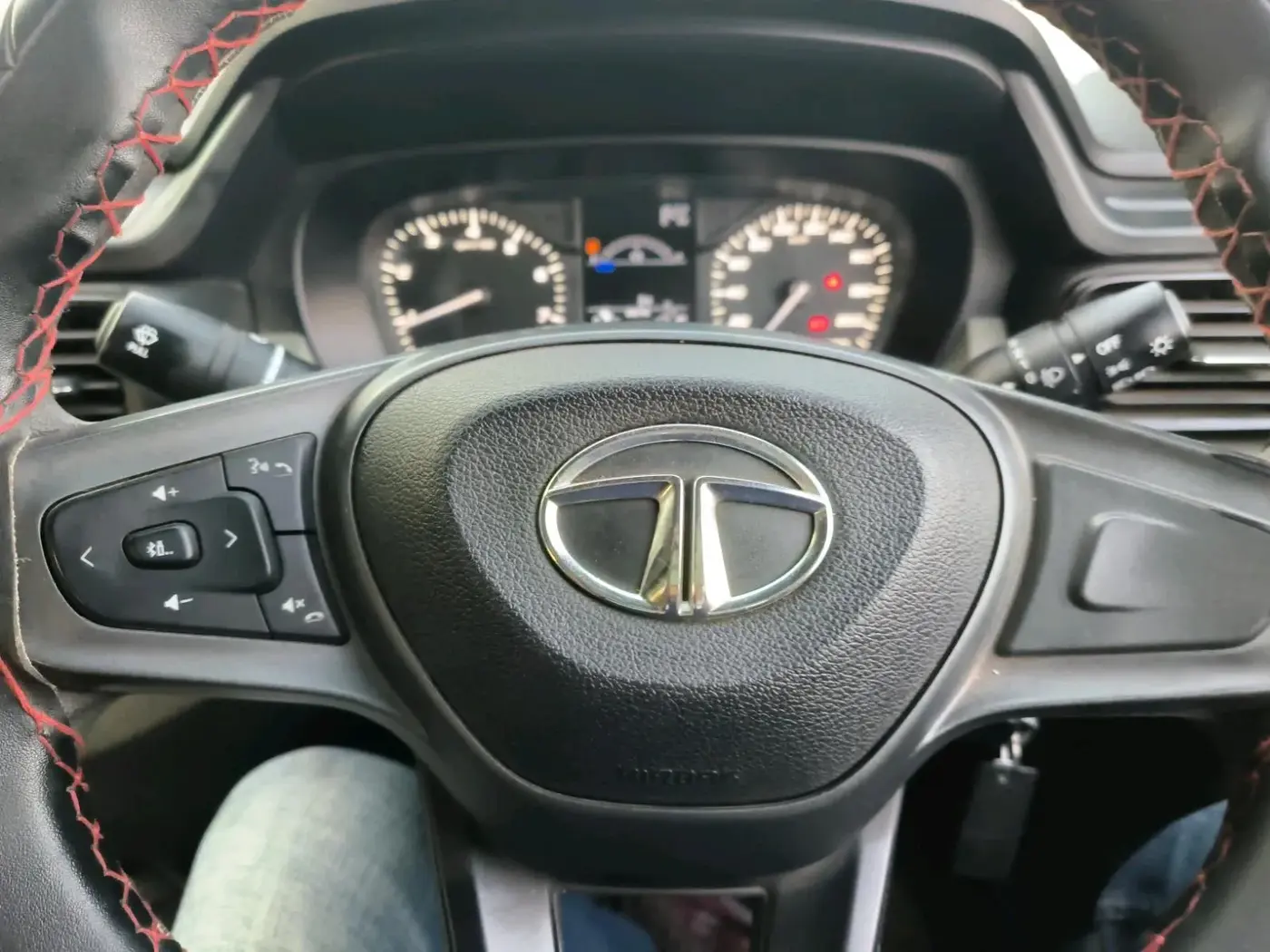 2022 Tata PUNCH ADVENTURE MT, Petrol, Manual, 52,729 km, interior