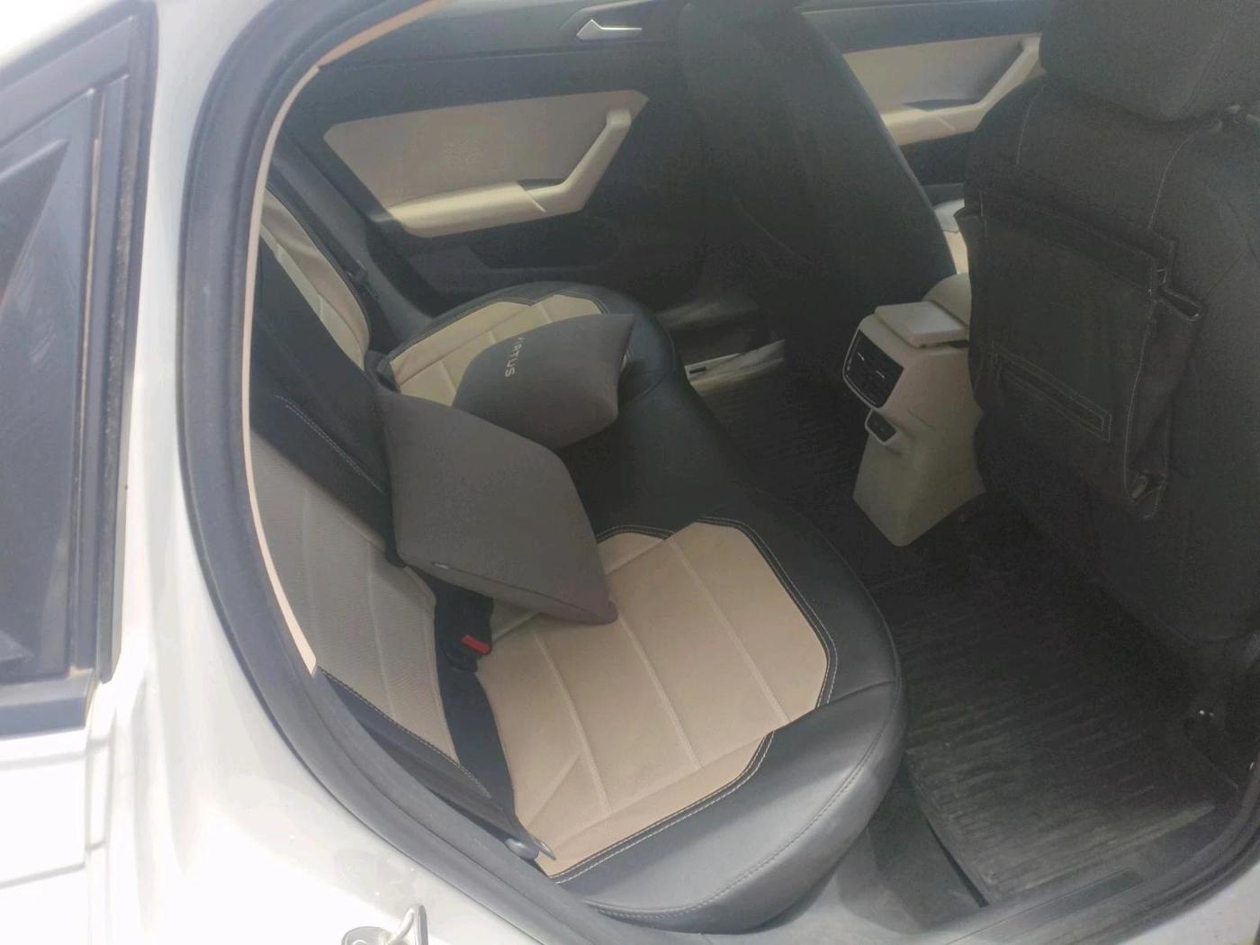 2025 Volkswagen VIRTUS HIGHLINE TSI 1.0 AT, Petrol, Automatic, 13,325 km, interior