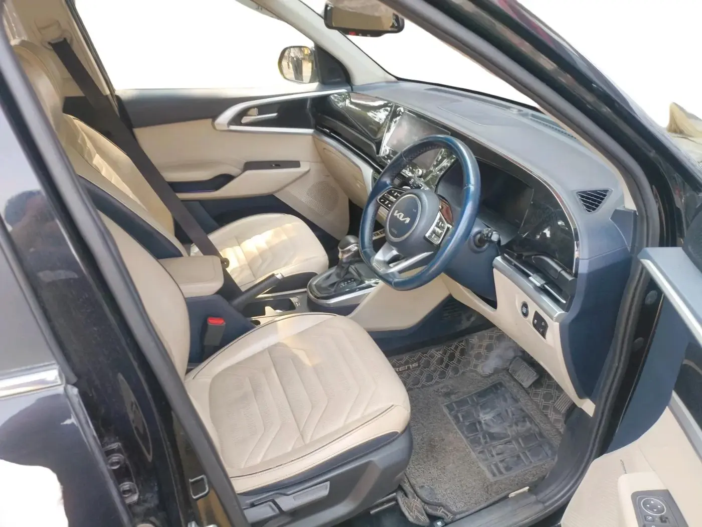 2022 KIA CARENS LUXURY PLUS 1.5 DIESEL 6 STR, Diesel, Manual, 64,504 km, interior