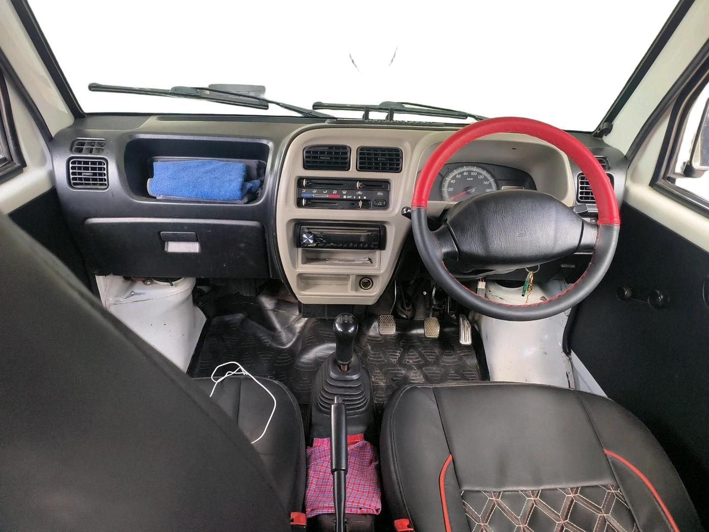 2017 Maruti Eeco 5 STR WITH A/C+HTR, CNG, Manual, 1,33,813 km, interior