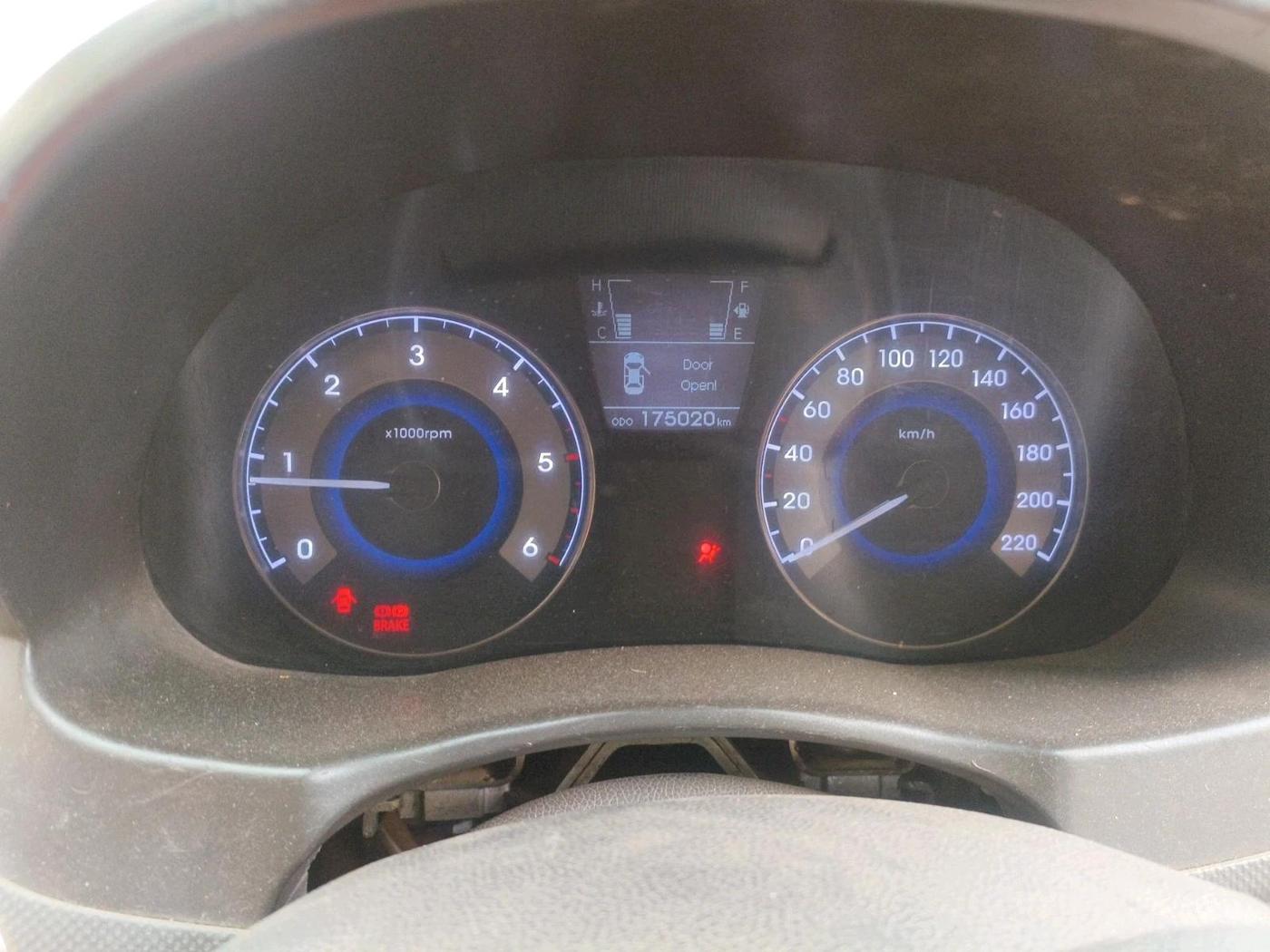 2013 Hyundai Verna FLUIDIC 1.6 CRDI SX, Diesel, Manual, 1,75,020 km, interior