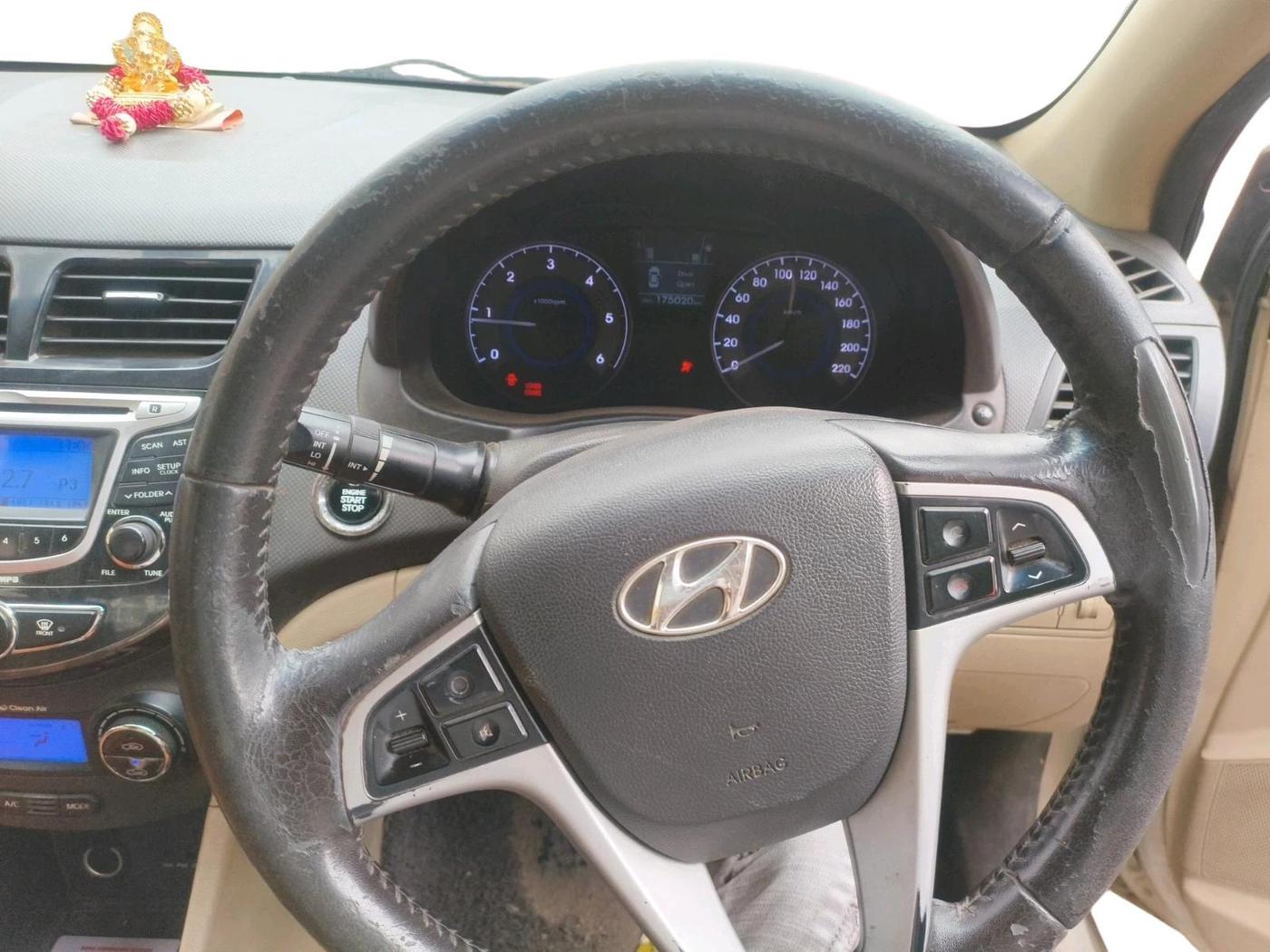2013 Hyundai Verna FLUIDIC 1.6 CRDI SX, Diesel, Manual, 1,75,020 km, interior