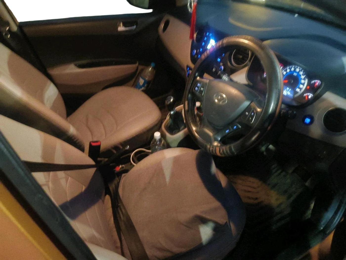 2016 Hyundai Grand i10 ASTA (O) 1.2 KAPPA VTVT, Petrol, Manual, 1,21,189 km, interior