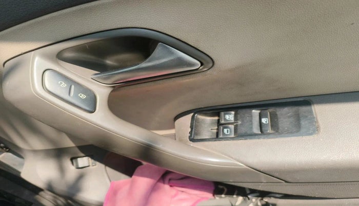 2012 Volkswagen Vento TRENDLINE DIESEL 1.6, Diesel, Manual, 1,55,248 km, interior