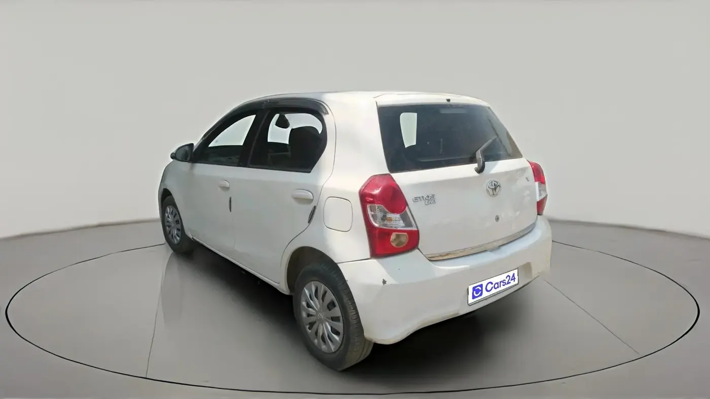 2018 Toyota Etios Liva V, CNG, Manual, 91,327 km, exterior