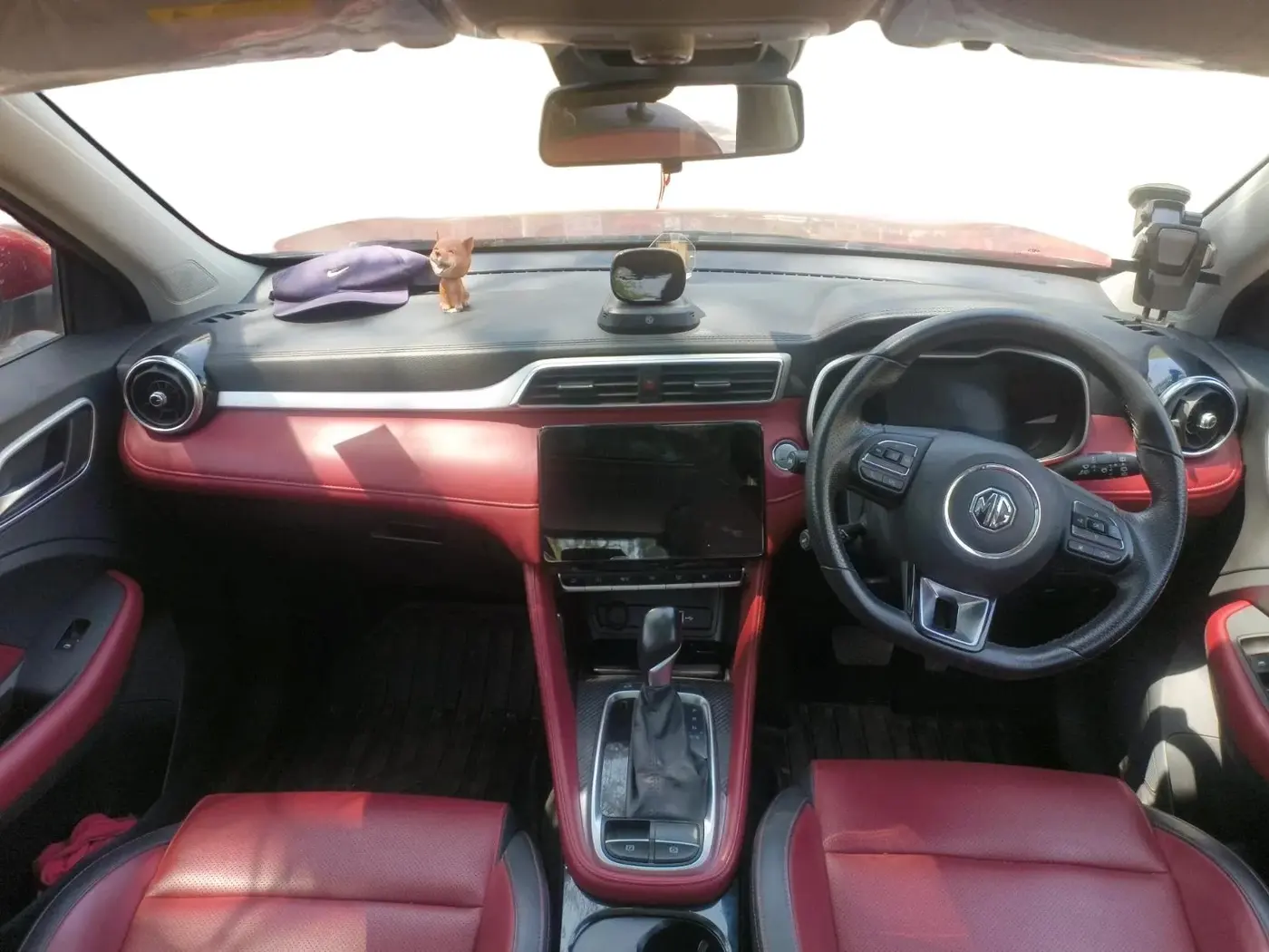 2022 MG ASTOR SAVVY 1.5 CVT S RED, Petrol, Automatic, 28,844 km, interior