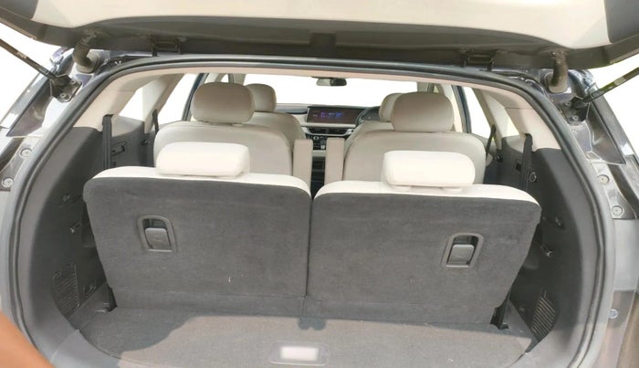 2024 Mahindra XUV700 AX 7 Luxury Pack D AT 6 STR, Diesel, Automatic, 19,516 km, exterior