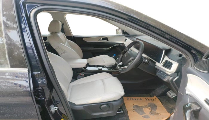 2024 Mahindra XUV700 AX 7 Luxury Pack D AT 6 STR, Diesel, Automatic, 19,516 km, interior